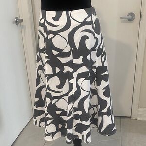 New World Woman Flared gray & white abstract pattern cotton mix skirt size large